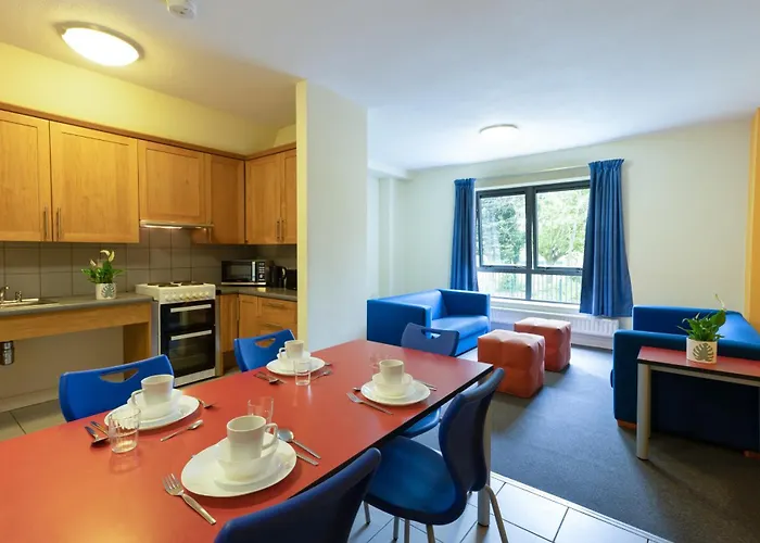 دي سي يو روومز غلاسنيفن - كامبوس أكوموديشن *